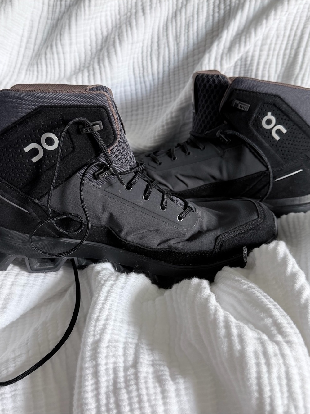 On Running Men's Waterproof High-Top Trail Boots - Black